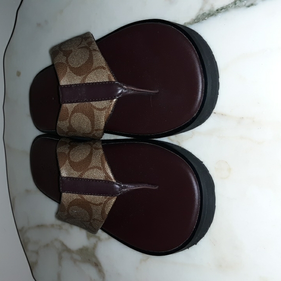 Coach "Signature" Canvas Men's Flip-Flops - Picture 2 of 8